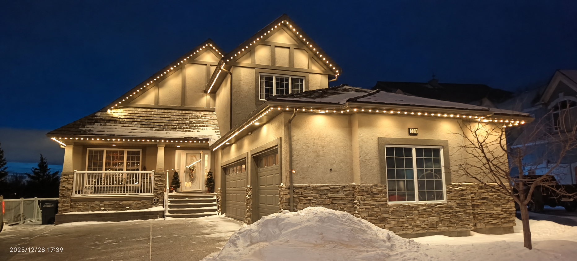 Preview of the same home with warm white roofline lighting